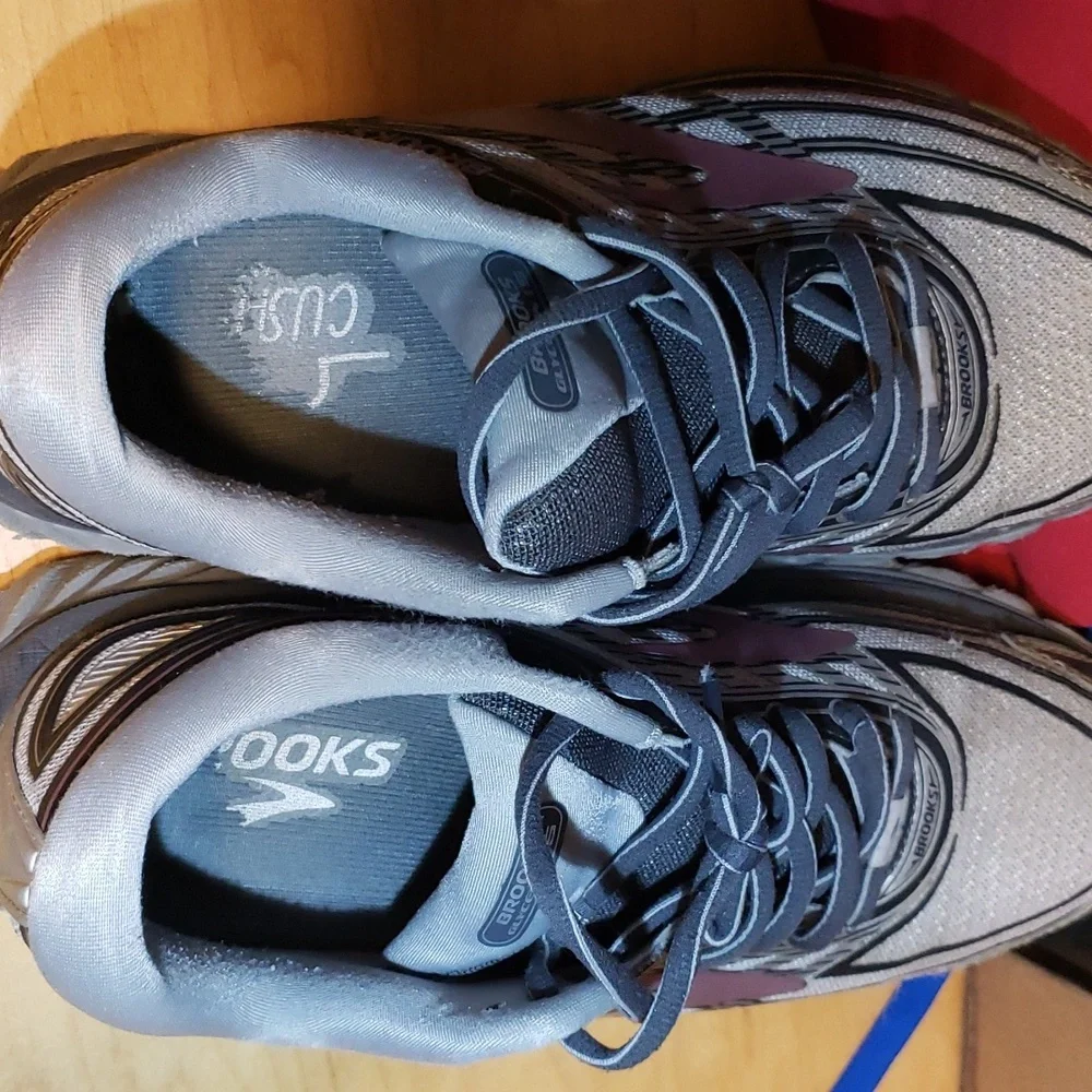 Brooks shoes - Picture 6 of 7